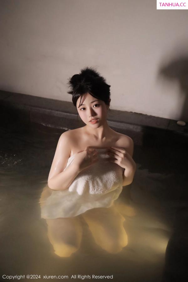   [XiuRen]高清写真图 2024.01.18 No.7977 陈小花 新人沐浴第16张图片